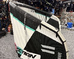 Core Section 4 kiteboarding kite