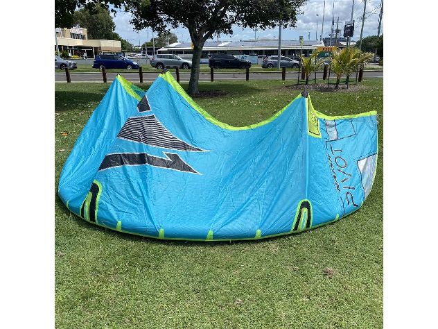 2024 Naish Pivot S28 - 8 metre