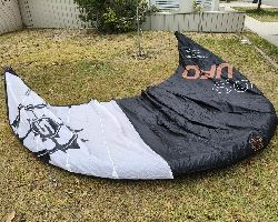   kitesurfing kite