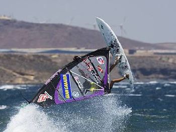 Skye-Alonso Clinics - Learn to ride with the PWA's celebrity windsurfing couple - Windsurfing News