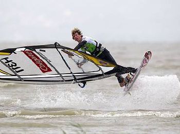 Four Minutes In Paradise - Watch Davy Scheffers styling it in Bonaire - Windsurfing News
