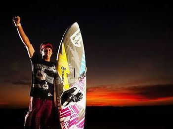 Flying "V" - A video tribute to Victor Fernandez - Windsurfing News