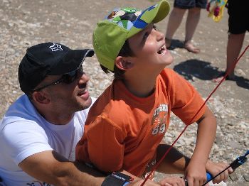Global Wind Day - Kids get a taste of kiteboarding - Kitesurfing News